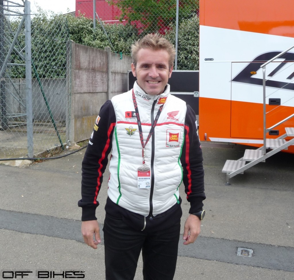 Roberto Locatelli dans les paddocks du circuit Bugatti du Mans, lors du GP de France 2013.