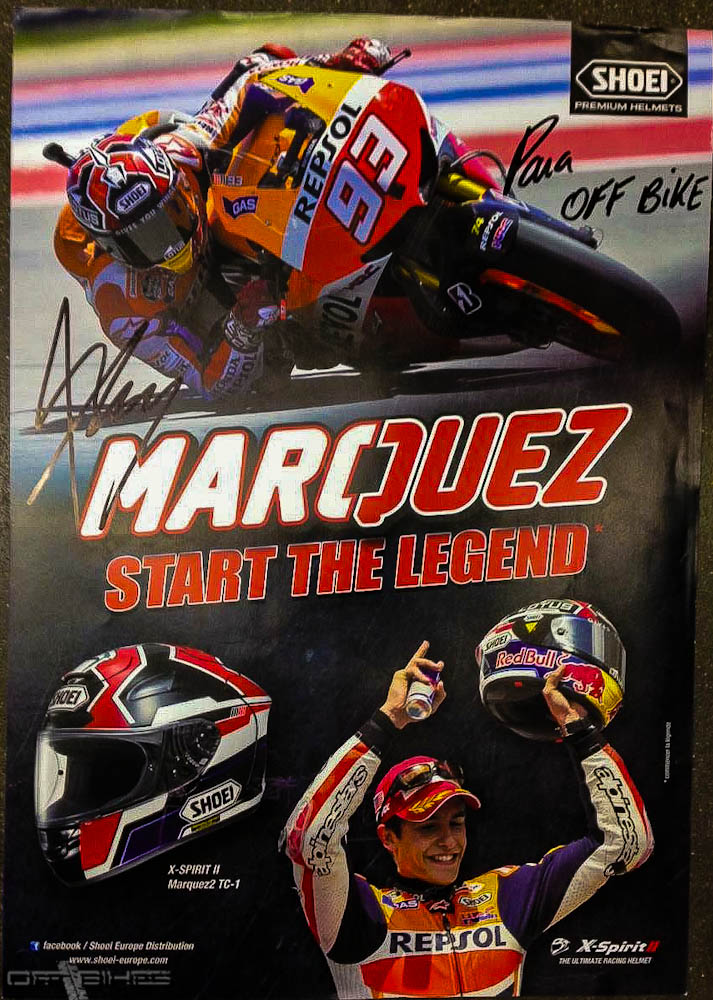 Poster dédicacé par Marc Marquez lors de l'événement Shoei organisé dans le magasin Maxxess Bordeaux. 