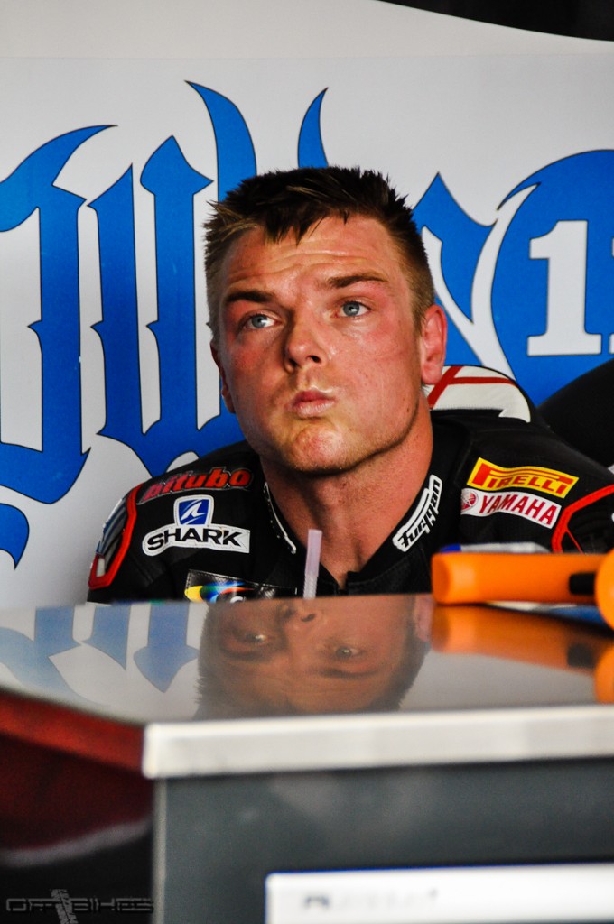 Sam Lowes, les yeux rivés sur les chronos. (Photo : ©OffBikes)