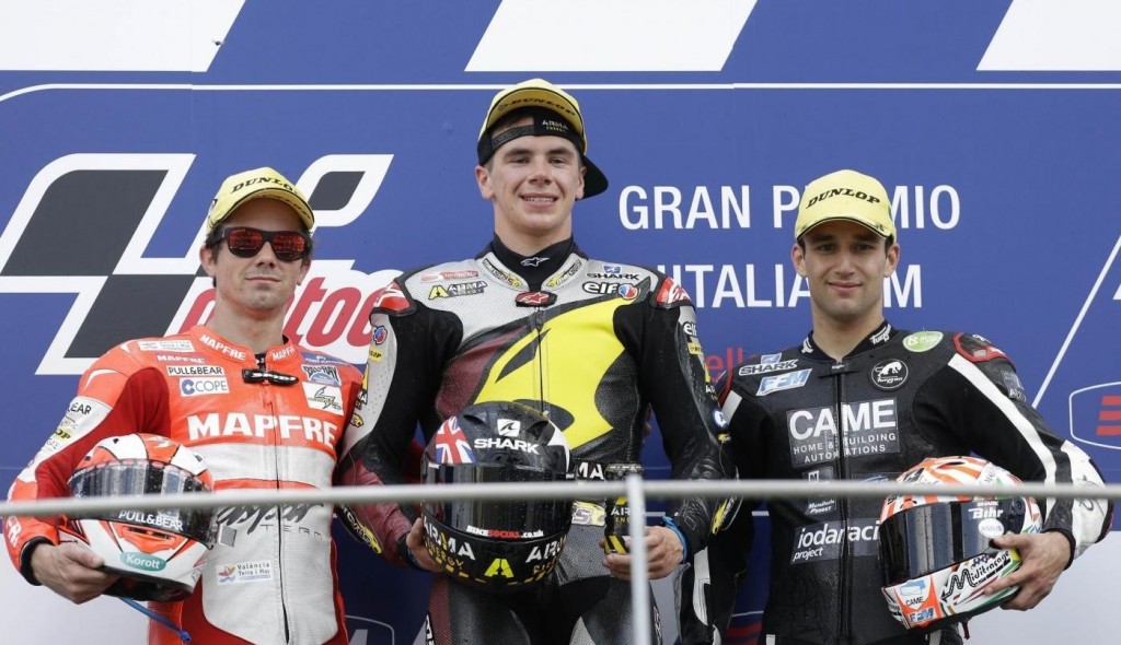 Le podium de la catégorie Moto2, composé de Scott Redding, et Johann Zarco. (Source : Derapate.it)