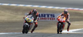 L'Allemand Stefan Bradl a longtemps tenu tête à Marc Marquez qui s'est tout de même offert la victoire. (Photo : Team Honda LCR)