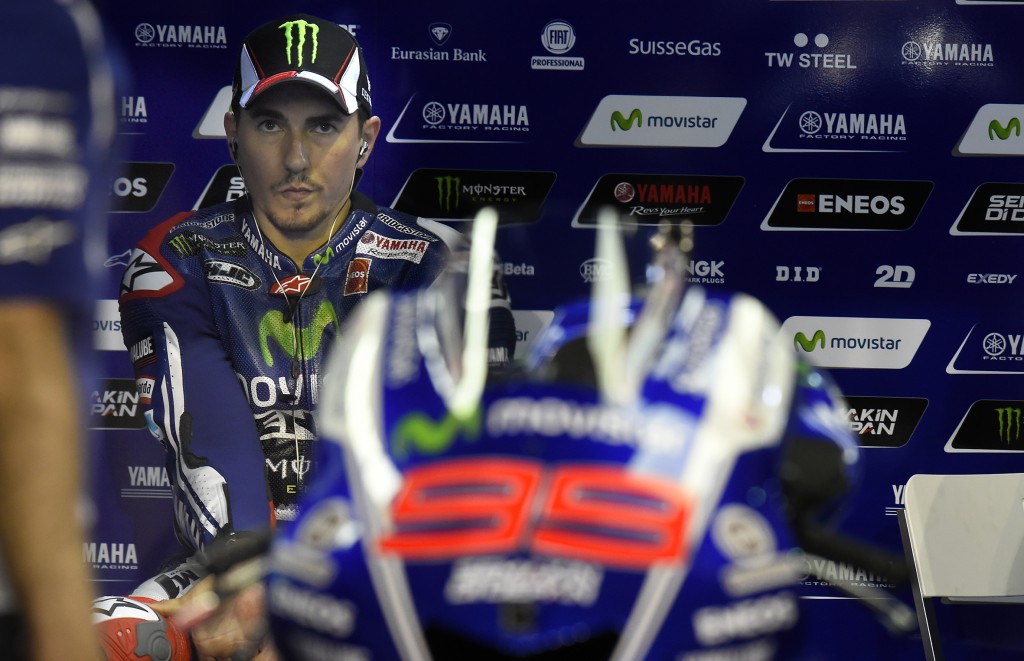 Jorge Lorenzo manque son entrée en matière avec un week-end difficile qui se termine par une chute en course. (Photo : Yamaha MotoGP)