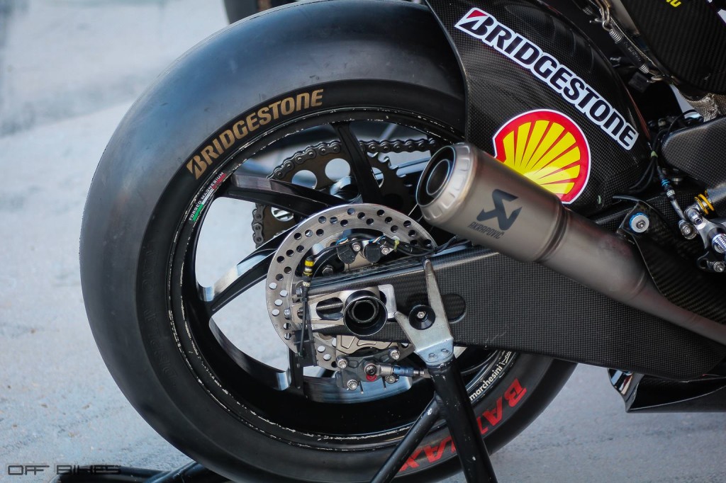 Pneu arrière Bridgestone monté sur une des Ducati Pramac. (Photo : OffBikes)