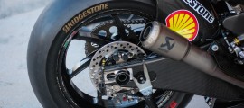 Pneu arrière Bridgestone monté sur une des Ducati Pramac. (Photo : OffBikes)