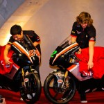 Alain Bronec, Tatsuki Suzuki, Remy Gardner et Sergi Culebras dévoilent les Mahindra 2015