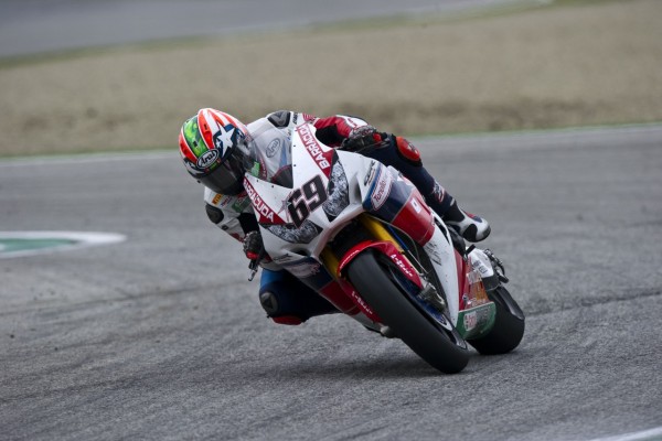 Nicky Hayden est le 16e pilote à remporter une course MotoGP et une course WorldSBK. (Photo : Honda)