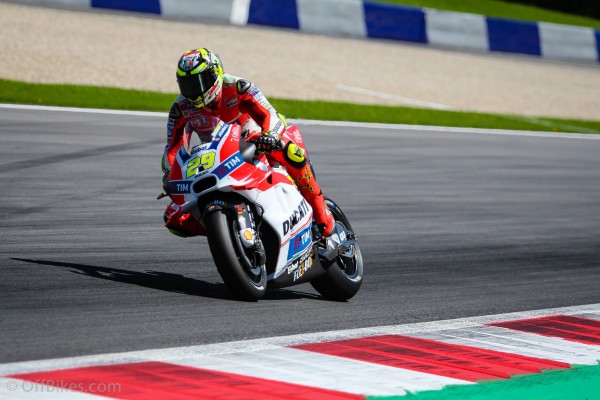 Andrea Iannone remporte son premier Grand Prix en MotoGP.