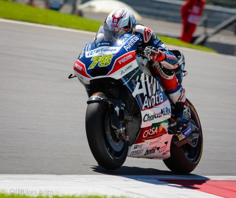 Loris Baz marque de nouveaux points en Autriche. 