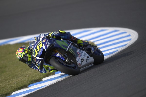 Valentino Rossi signe sa 64e pole position. Il égale Jorge Lorenzo et Marc Marquez. (Photo : Yamaha MotoGP)